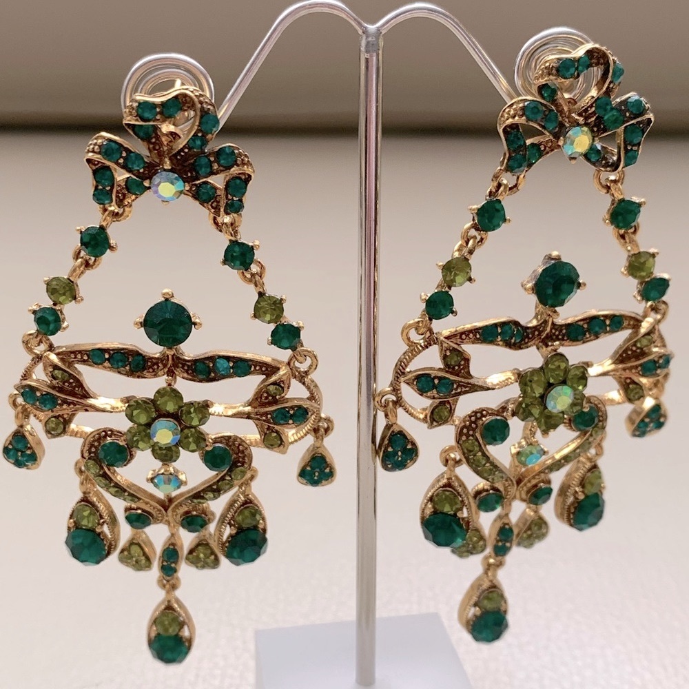 🆕🔥SWAROVSKI XL Green Shiny Crystal Earrings